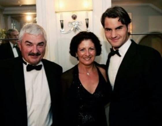 Robert Federer with his wife and son, Roger Federer.